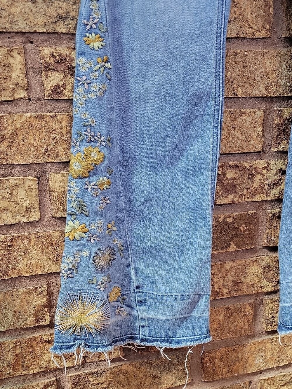 Ashley Mason Embroidered Flare Raw Hem Denim Jeans Cotton Blend Stretch Size 28 - Picture 5 of 14